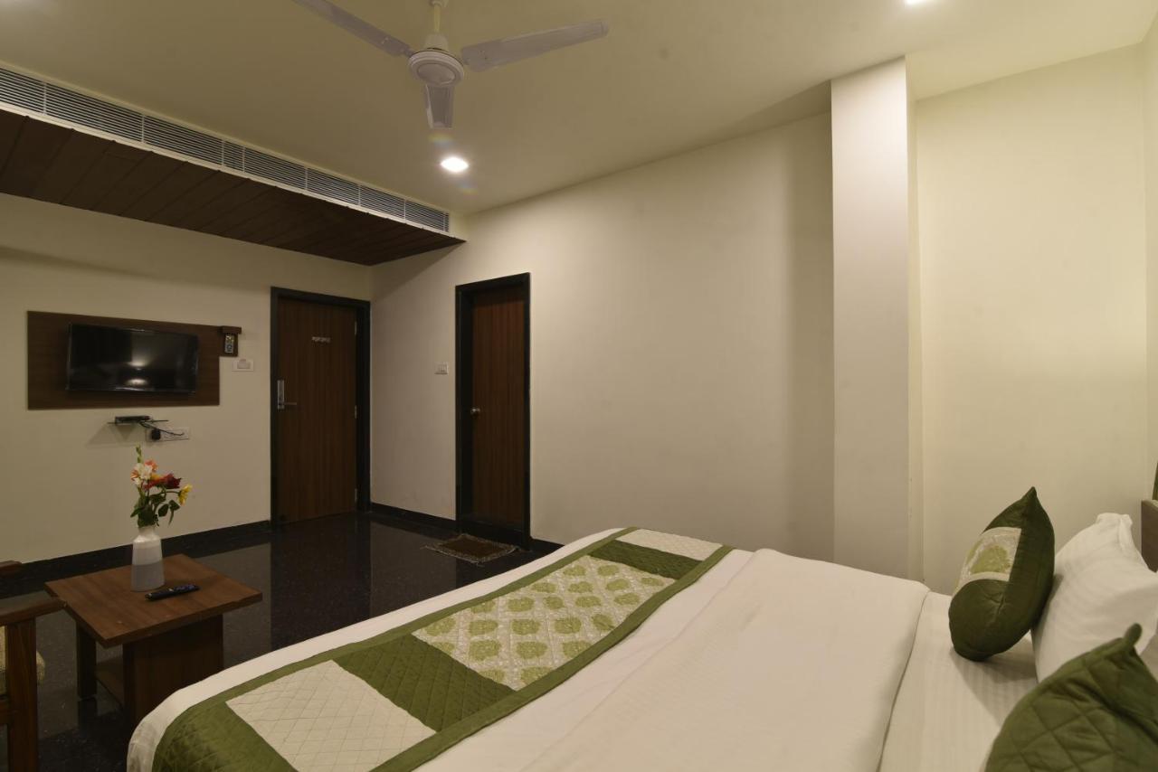 Hotel Clove Bijapur  Bagian luar foto