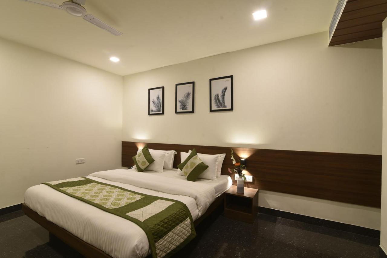 Hotel Clove Bijapur  Bagian luar foto