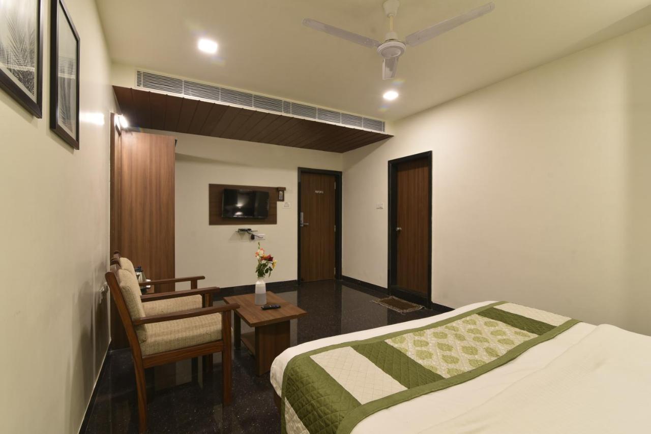 Hotel Clove Bijapur  Bagian luar foto