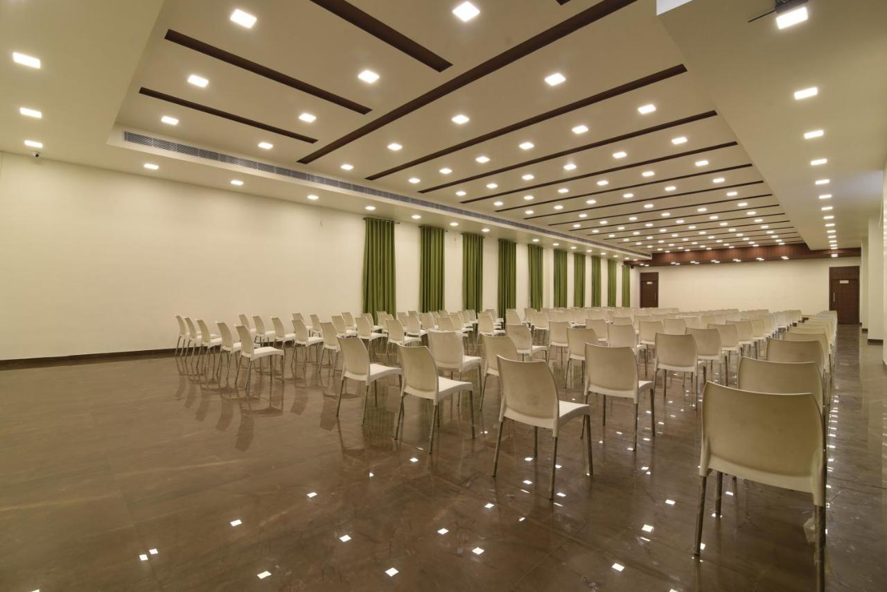 Hotel Clove Bijapur  Bagian luar foto