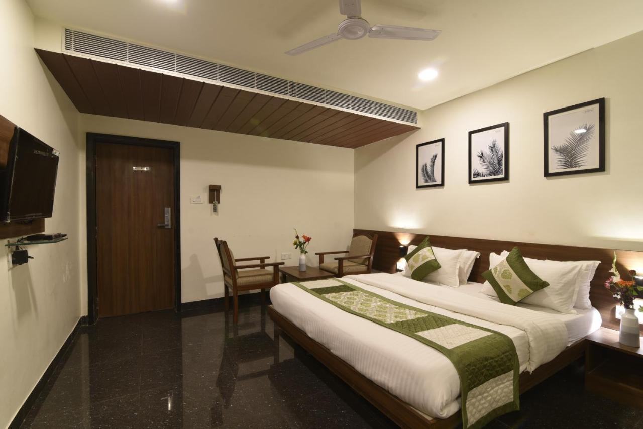 Hotel Clove Bijapur  Bagian luar foto