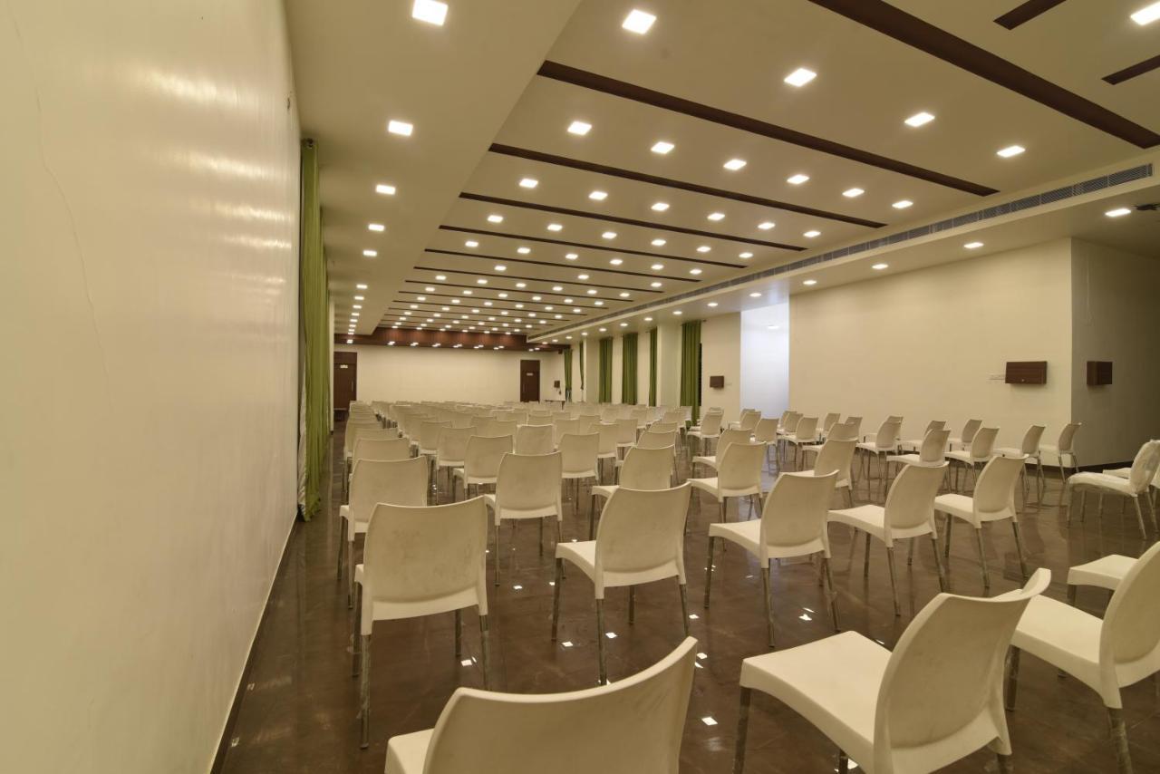 Hotel Clove Bijapur  Bagian luar foto