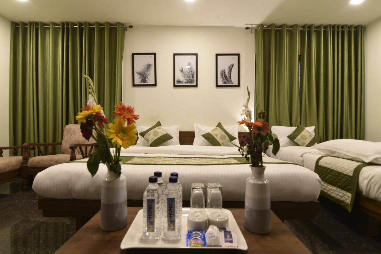 Hotel Clove Bijapur  Bagian luar foto