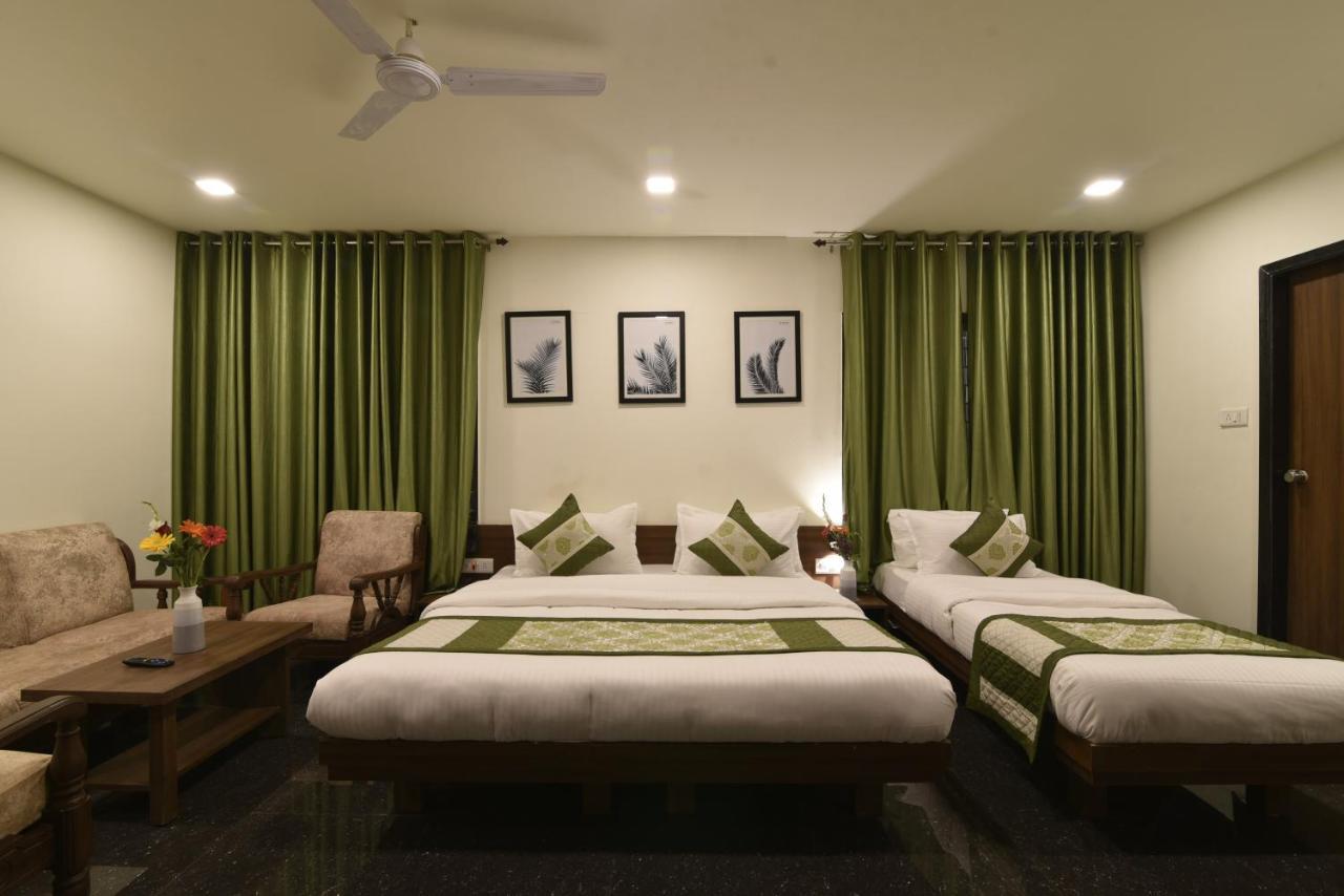 Hotel Clove Bijapur  Bagian luar foto