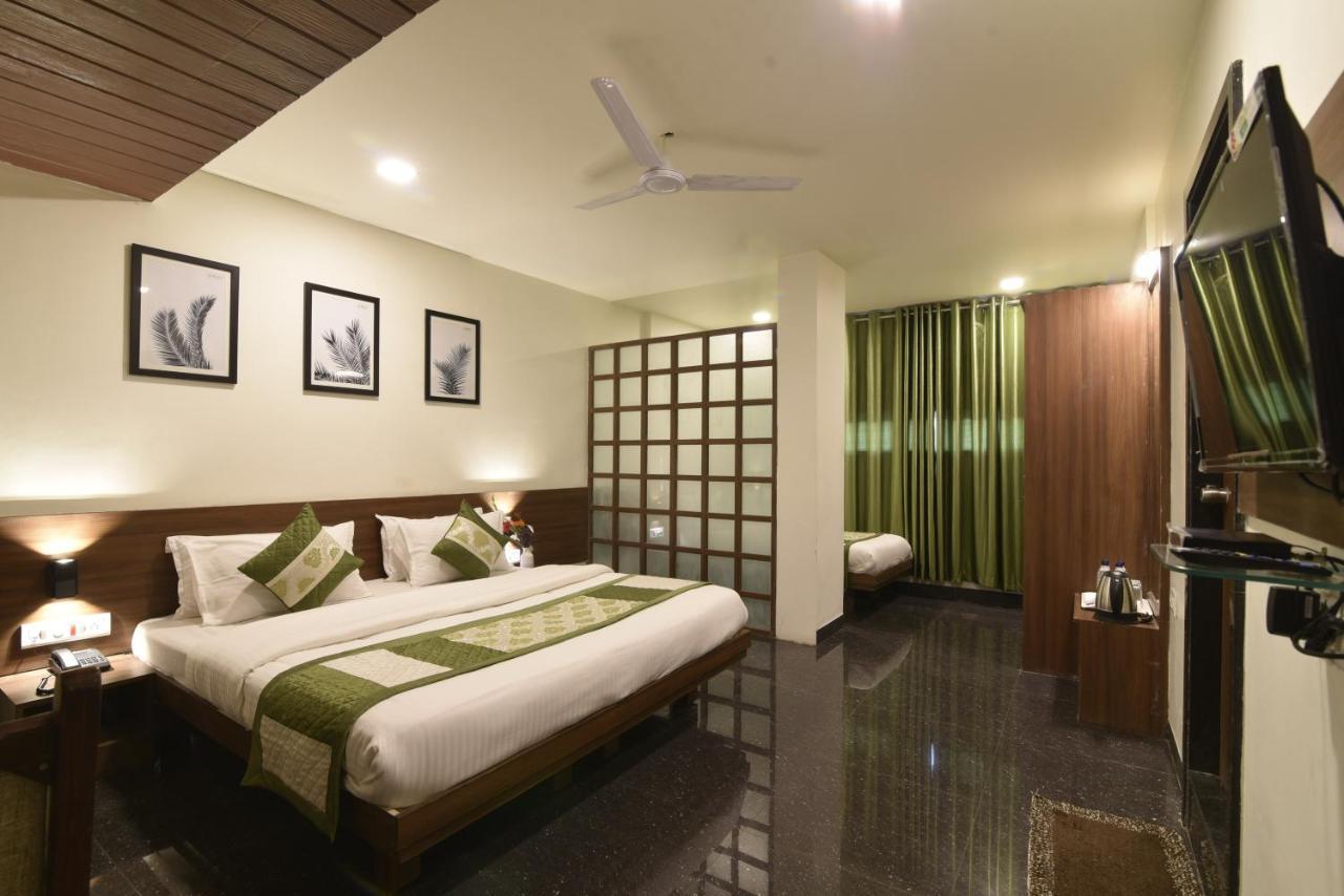 Hotel Clove Bijapur  Bagian luar foto