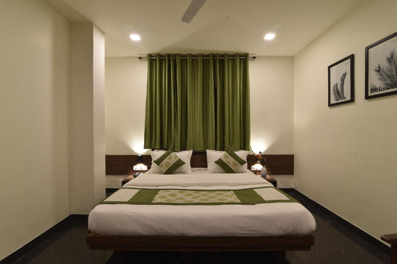 Hotel Clove Bijapur  Bagian luar foto