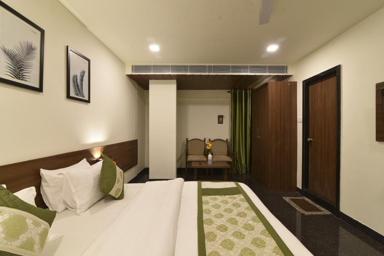 Hotel Clove Bijapur  Bagian luar foto
