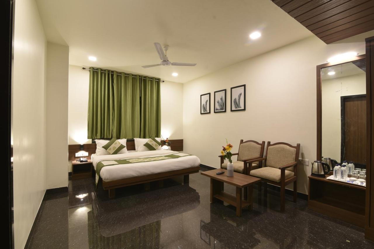 Hotel Clove Bijapur  Bagian luar foto