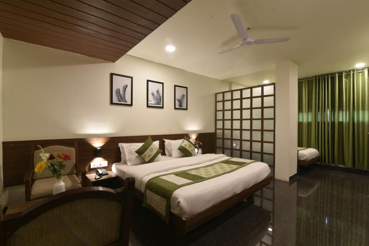 Hotel Clove Bijapur  Bagian luar foto