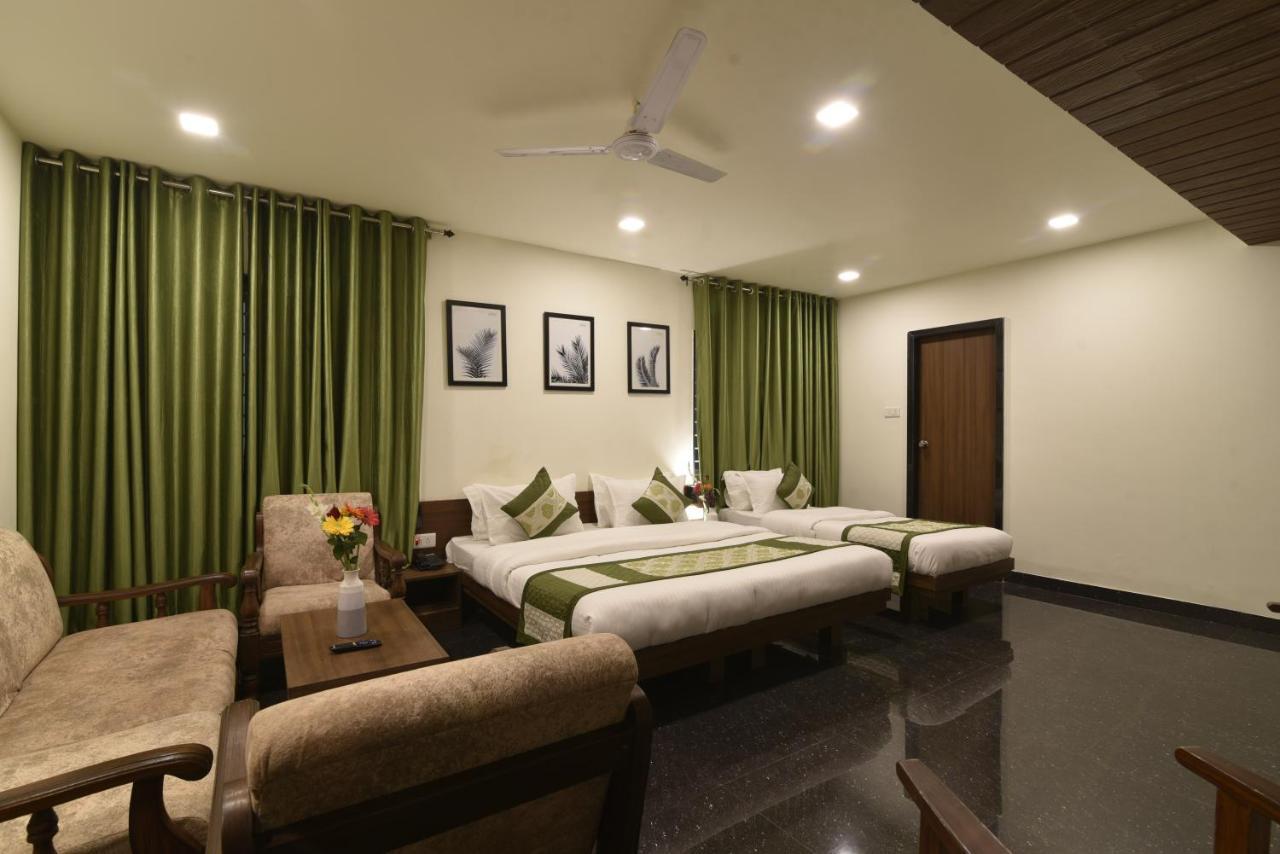 Hotel Clove Bijapur  Bagian luar foto